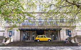 Adelphi Hotel